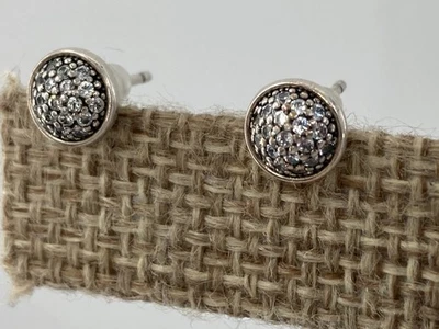 Pandora Pave Dazzling Droplet 290726CZ 纯银圆形耳钉 7 毫米 — 第 1/4 张图片