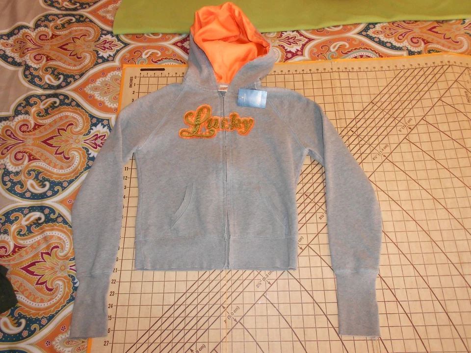 JAQUETA JOVEM FEMININA PEQUENA CINZA/LARANJA MARCA SORTE CORTE ÁSPERO - NOVA COM ETIQUETAS - Imagem 1 de 1