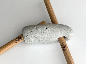 Natürlicher löchriger Strand Felsen Hag Stein Fee Wunsch mystische Magie Perle Brandung getrommelt #D - Bild 1 von 12