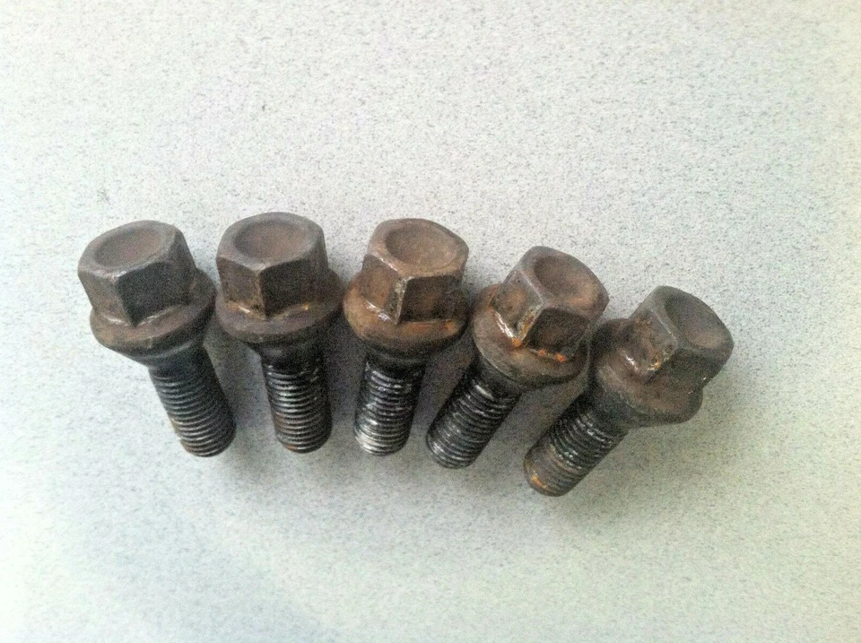 BMW 325xi 325i 330i 330Ci E46 2000-2006 ~ tuerca de 5 ruedas ~ juego ~ 36136781150 Foto 1 de 3