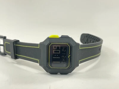 Reloj de moda automático de poliuretano negro Remix P5024 para hombre de Puma Foto 1 de 4