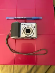 Samsung Digimax 800-SILVER-8.1 MP-Digital Camera & SD Card-Tested - Picture 1 of 20