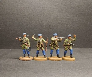 Paracaidistas alemanes hechos a mano 1/72 Segunda Guerra Mundial 4 piezas soldados modelo pintado - Imagen 1 de 2