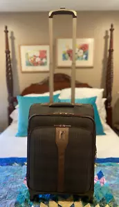 London Fog Travel Luggage Brentwood III 19" Expandable Spinner Softside Olive - Picture 1 of 21