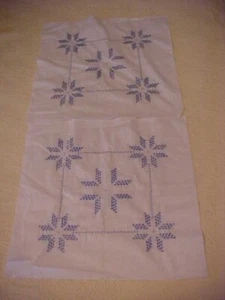 QUILTBLÖCKE (12) mit KREUZSTICH BLAUE BLUMEN - Bild 1 von 3