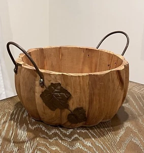 Pier 1 Wooden Pumpkin Bowl Basket Metal Handles Ivy Leaf Leave Fall Design Vtg - Picture 1 of 14