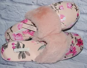 Victoria's Secret SIGNATURE SATINPANTOFFELN KUNSTFELL BLUMENLICHT ROSA M 7 8 NEU - Bild 1 von 11