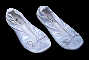 Touch Ups ~ Elfenbein Satin Perlen Applikation Ballett Stil Slipper Mädchen S 5-6 N.O.S. - Bild 1 von 5
