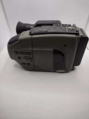 JVC GR-AX25U Camera Recorder Camcorder, FOR PARTS. READ DESCRIPTION  - Image 1 of 4