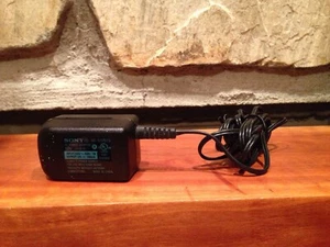 Adaptador de corriente alterna Sony AC-S1202S (12V, 7W, 200 mA) - Imagen 1 de 4
