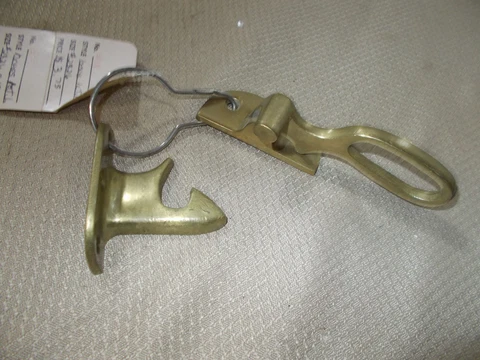 VINTAGE ORIGINAL CAST BRASS LATCH - NICE CONDITION Cover
