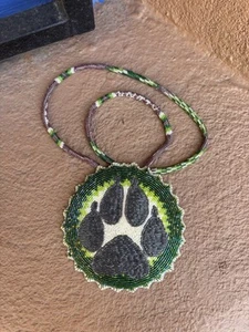 Perlenkette Wolfspfote Indianer Navajo Leder grün ant4 - Bild 1 von 3