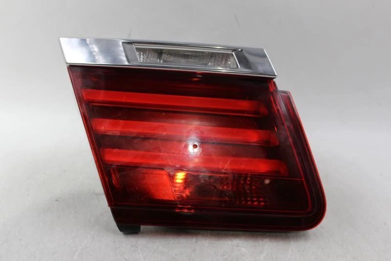 Tampa da lanterna traseira esquerda do motorista compatível com 2013-2015 BMW 750i fabricante de equipamento original #30070 - Imagem 1 de 4