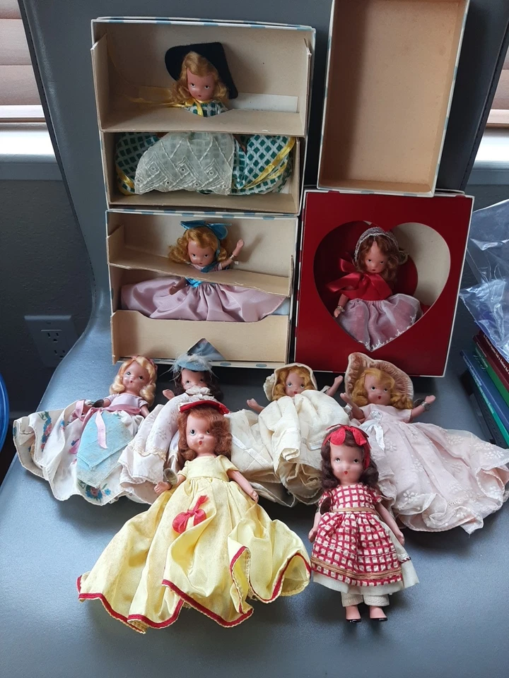 LOTE DE 10 PIEZAS ~ Nancy Ann ~ Muñeca Bisque Libro de Cuentos ~ Coleccionable ~ Años 30/1940 ~ Cajas ~ Etiquetas Foto 1 de 4