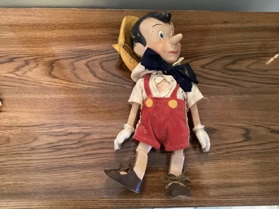 Antigua figura de composición de Pinocho Crown Toy Co 11” con brazos articulados Foto 1 de 4