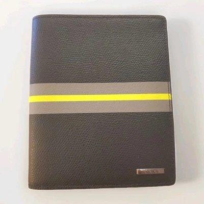 全新无标签 TUMI PROVINCE PASSPORT 外壳旅行钱包皮革黑色灰色/黄色 UNISEX — 第 1/4 张图片