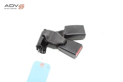 2024 - 2025 CHEVROLET TRAX ЗАДНИЙ ЛЕВЫЙ И ЦЕНТРАЛЬНЫЙ РЕМЕНЬ БЕЗОПАСНОСТИ ПРЯЖКА OEM - Изображение 1 из 4