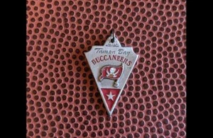 ciondolo in peltro Buccaneers Tampa Bay in pensione - Foto 1 di 3