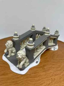 DEPT. 56 DICKENS HERITAGE VILLAGE- "LIONHEAD BRIDGE" 5864-5 (RETIRED 1997) MINT - Picture 1 of 4