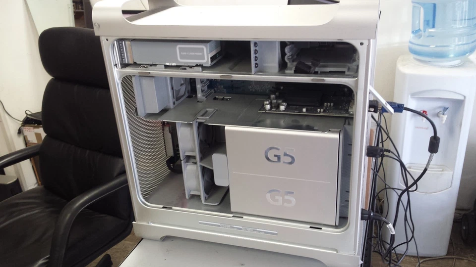Apple Power Mac G5 1.8GHz  DP PowerPC Dual CPU - Image 1 of 4