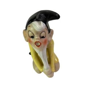 Vintage Nippon Yoko Boeki Co. Yellow Elf Pulling Beard Figurine, Japan, 1940s - Picture 1 of 6