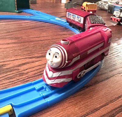 Thomas Tank Engine Motorized Trackmaster Caitlin Train Passenger Coal Cars 2012 - Image 1 of 4