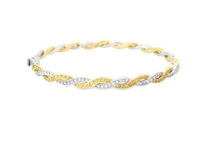 Brazalete de oro de 18 quilates con diamantes torcidos Foto 1 de 4