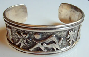 Vintage Navajo Silver Buffalo Hunt & Costumed Hunters Storyteller Bracelet - Picture 1 of 10