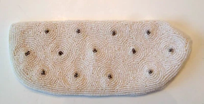 Bonito soporte para gafas vintage con cuentas a mano gris marfil patrón de cuentas de semillas  Foto 1 de 4