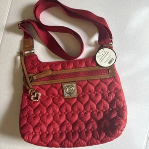 Brighton Kash Messenger Rosso Nuovo Con Etichette Cuore A Cuore - Foto 1 di 7