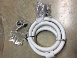 White Nylon Shower Hose  60'' with brackets  - Imagen 1 de 4