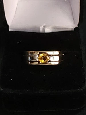 Anillo de zafiro de oro amarillo y blanco para hombre. Foto 1 de 4