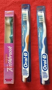 Lot 3 - NEW VTG 90's  Reach Green Full Head & Oral B 2002 Advantage Toothbrushes - Picture 1 of 10