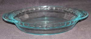 Pyrex Pie Plate Blue Tint Tempered Glass #2229 24cm, scalloped with Handles. - Picture 1 of 4