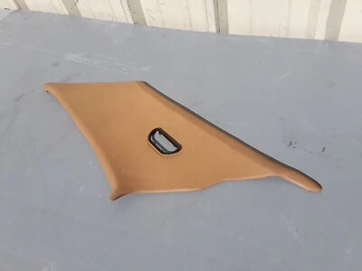 Cubierta del panel trasero derecho Mercedes W123 240D C 1981 fabricante de equipos originales Foto 1 de 4