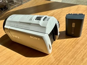 Sony Handycam HDR-CX535 Camcorder White w/battery, manual Language Japanese only - Picture 1 of 6