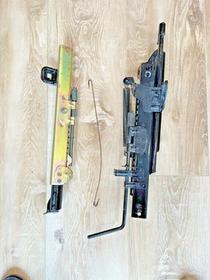 89 90 91 92 93 94 Geo Metro 2DR Passenger Front Seat Tracks Sliders Inner Outer Foto 1 de 4