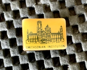 SMITHSONIAN INSTITUTION WASHINGTON VINTAGE COLLECTORS ENAMEL PIN 3/4" X 1/2" NOS - Picture 1 of 2