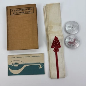 Vintage Lot Girl Scouts - Book, Music Phamplet, Strap And Badges - Picture 1 of 11