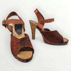 Vintage 70s Women Brown Suede Embroidered Wooden Boho Hippie Sandals Heels 38/7 - Picture 1 of 8
