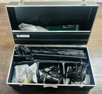 SMITH VICTOR K2R-A Lighting Kit w/ 2 700SG Lights 2 Tripods, Umbrellas And More - Image 1 of 4