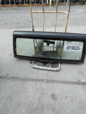 Used Windshield fits: 2016 Jeep Wrangler glass and frame Grade A - Imagem 1 de 4