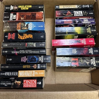 Lot of 17 Stephen King Paperback Books Random Mix HORROR Cujo,it, Stand - Image 1 of 4