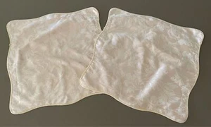 2x Cream Jacquard Fabric CUSHION COVERS Scalloped Edge Add Your Own Inserts - Picture 1 of 5