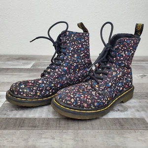 Dr. Doc Martens AirWair Courtney Damen-Schnürstiefel 7 Seiten schwarz Blumenmuster Combat - Bild 1 von 9