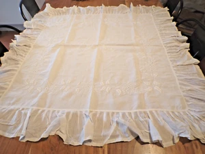 Linge ancien Cache oreiller en fil  blanc , volant en pourtour , monogramme AC - Imagen 1 de 7