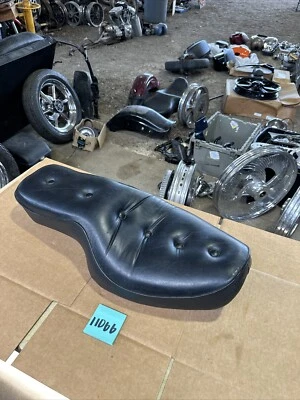 Original Harley Sportster 1984-2003 2 Up Almohada Tipo Superior Asiento Fabricante Original 883 1200 Stock Foto 1 de 4