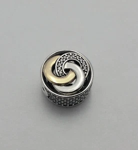 NUOVO Autentico Charm Pandora Cerchi Interconnessi Bicolore 925 #792090CZ - Foto 1 di 3