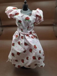 Barbie Pink Dress with Red Roses - Picture 1 of 6
