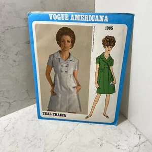 Vestido Vogue Americana Patrón 12 Teal Traina Estilo Mod Manga Corta Botón #1985 - Imagen 1 de 5